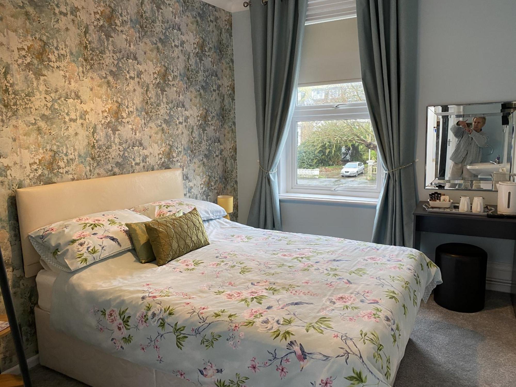 The Rosefield Hotel Уеймут Екстериор снимка
